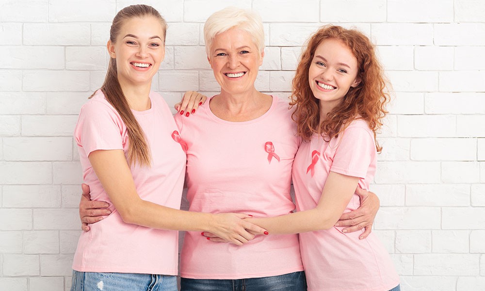 3 Frauen mit rosa T-Shirt